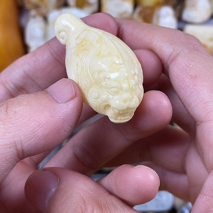 J***Y未镶嵌琥珀裸石我