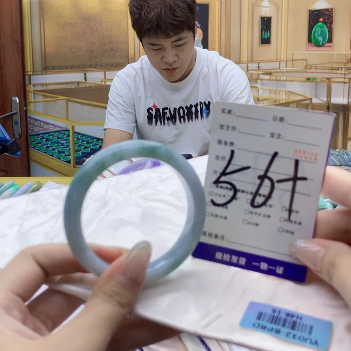 翡翠未镶嵌手镯000……