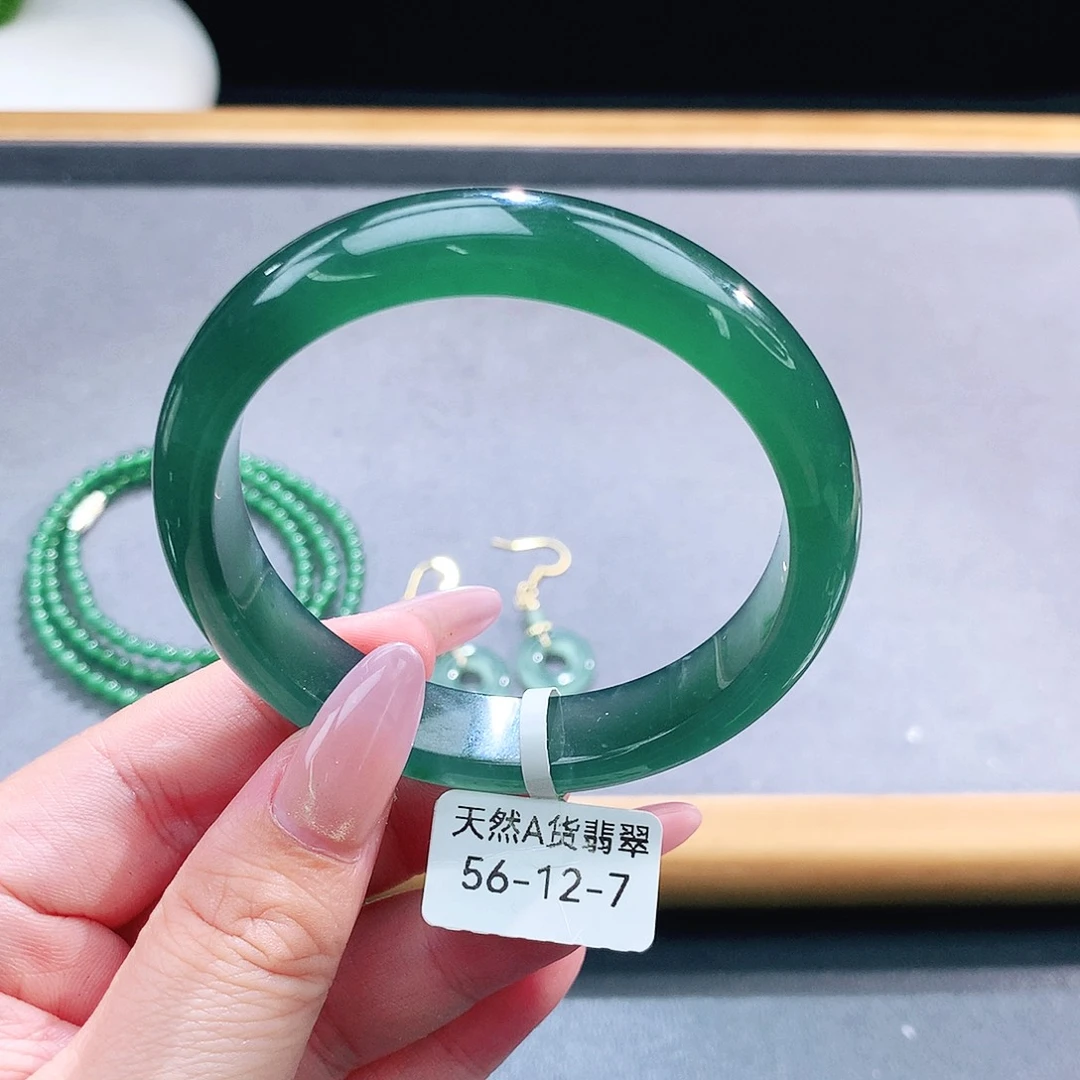 未镶嵌手镯（圆镯）翡翠