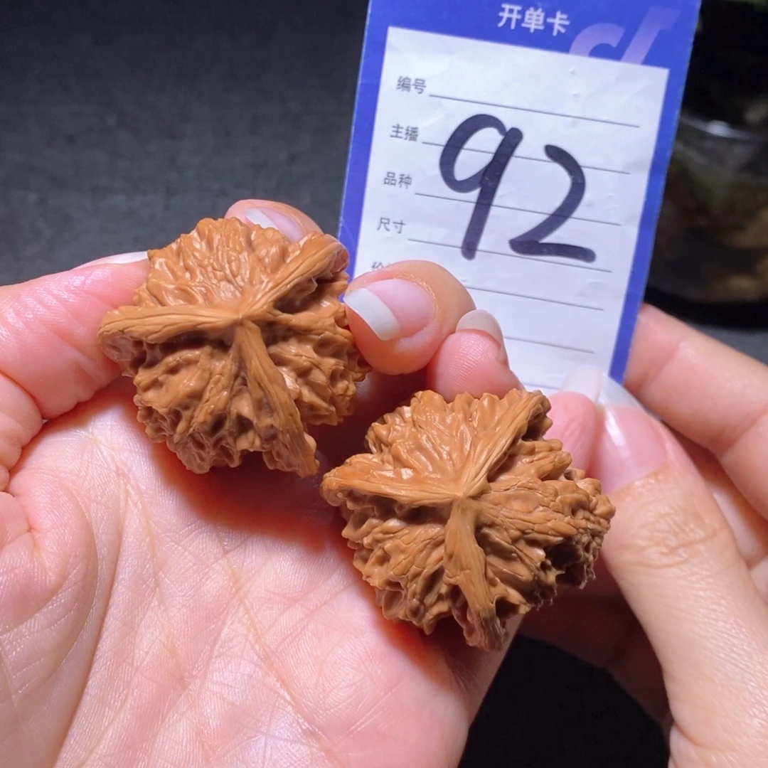 文玩核桃把件盘山三棱38左右有修