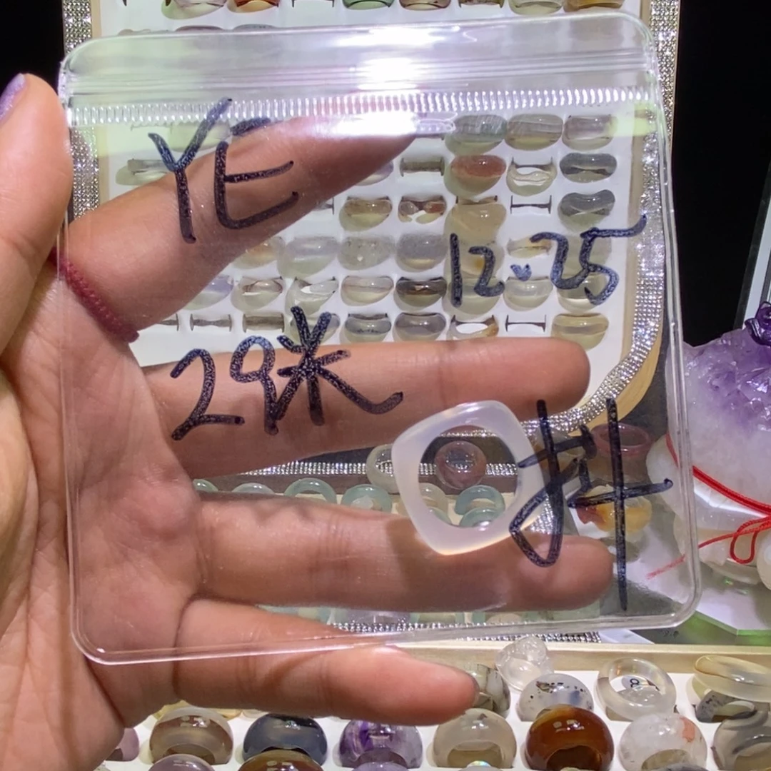 Y***E玛瑙/玉髓未镶嵌戒指