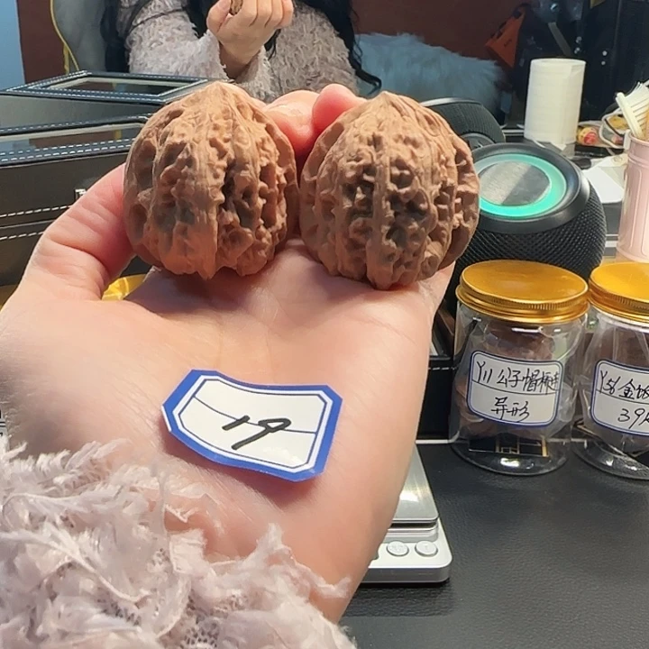 文玩核桃吊坠靠山王 39尺