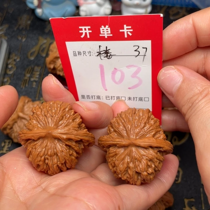 吊坠桃核文玩了吗