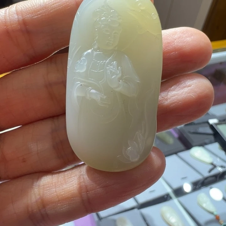 和田玉未镶嵌颈饰且末观音