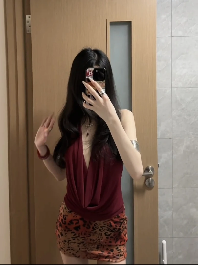 美式性感V领挂脖连衣裙女夏季辣妹时尚豹纹设计感无袖露背包臀裙