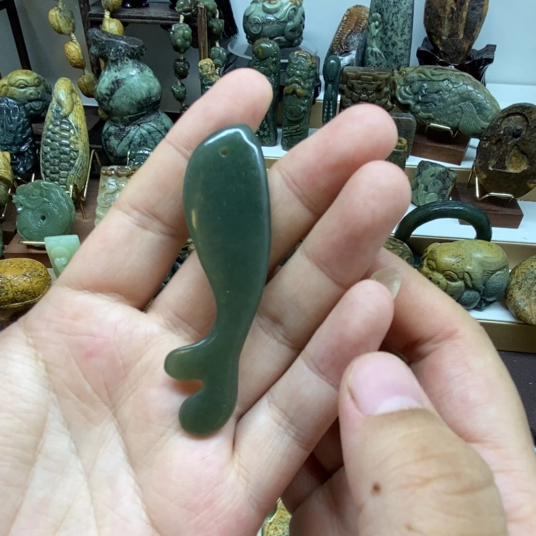 未镶嵌岫岩河磨玉（透闪石质玉）把件