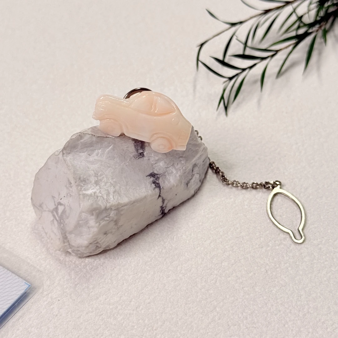 【六六中古】孤品百搭珊瑚小汽车造型胸针sh521尺寸22.7*12.9*6.73