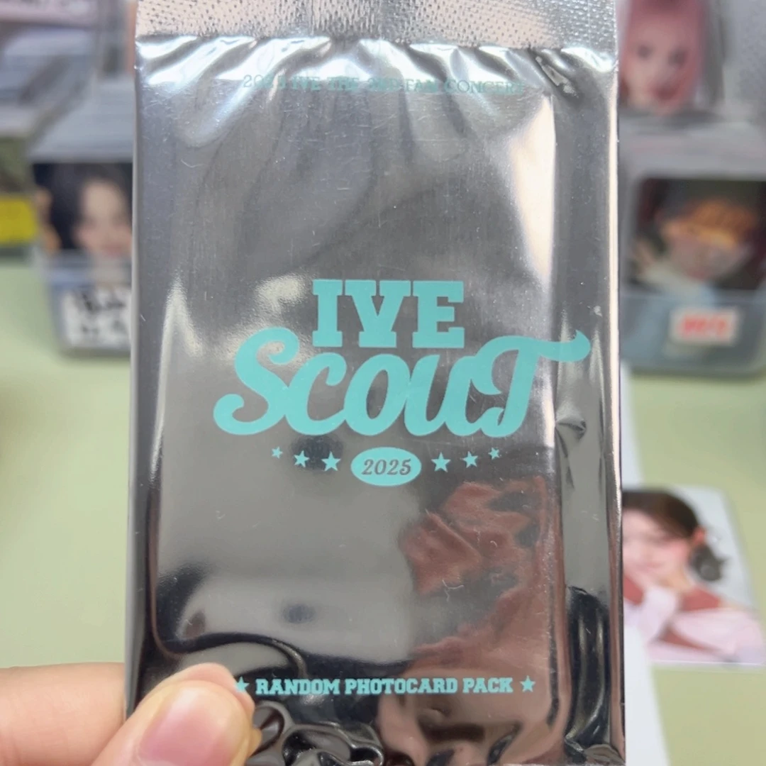 芙fc场周随机卡一包两张