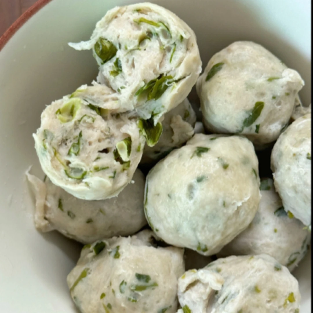 潮汕手工猪肉苦刺丸Q弹有嚼劲搭配独特的苦刺叶清香微苦回味无穷