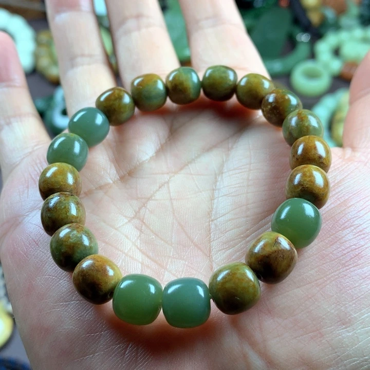 吊坠(赠链)未镶嵌岫岩河磨玉（透闪石质玉）章**V