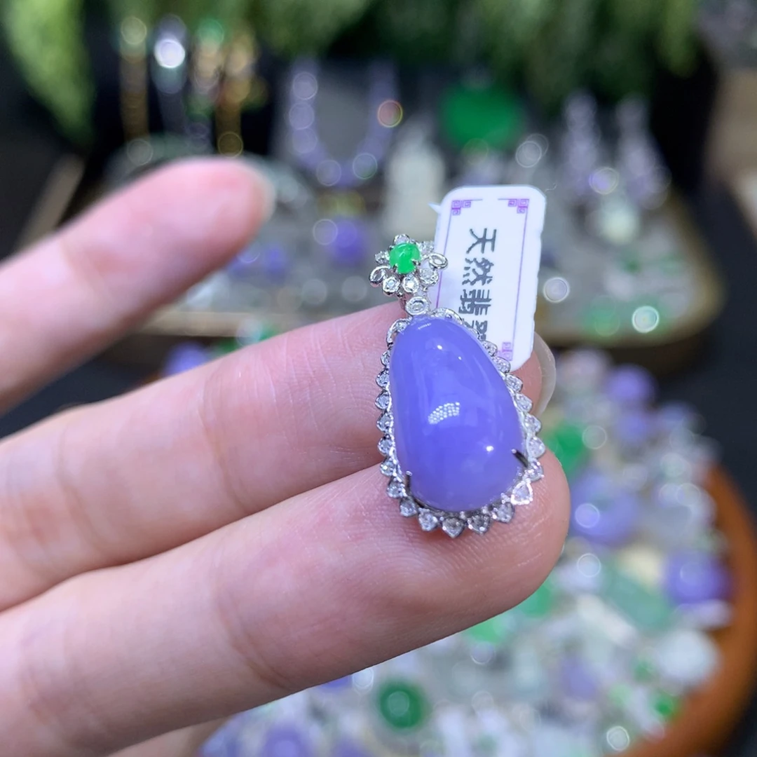 颈饰18K金镶嵌翡翠