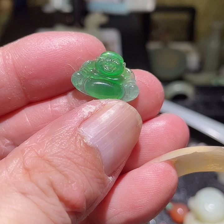 彭***颈饰未镶嵌翡翠挂件
