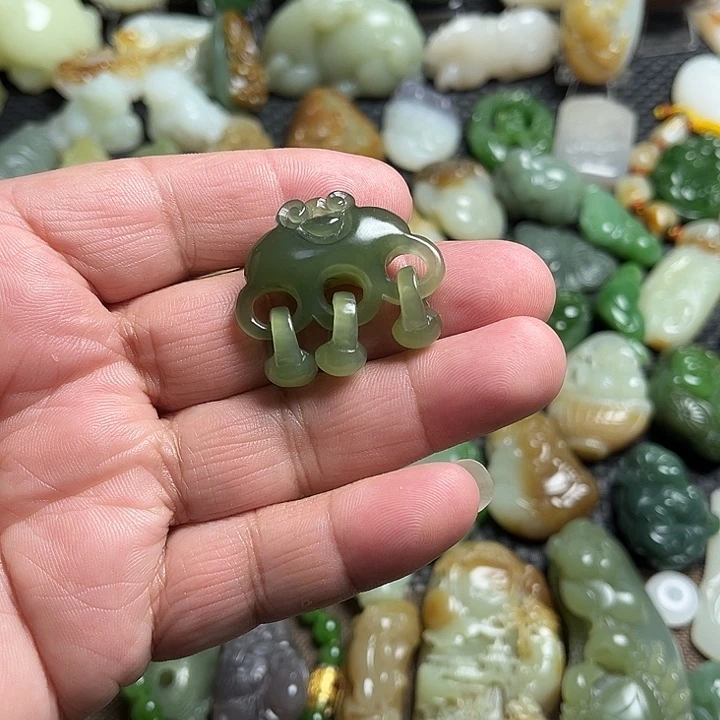 和田玉（青白玉）未镶嵌颈饰