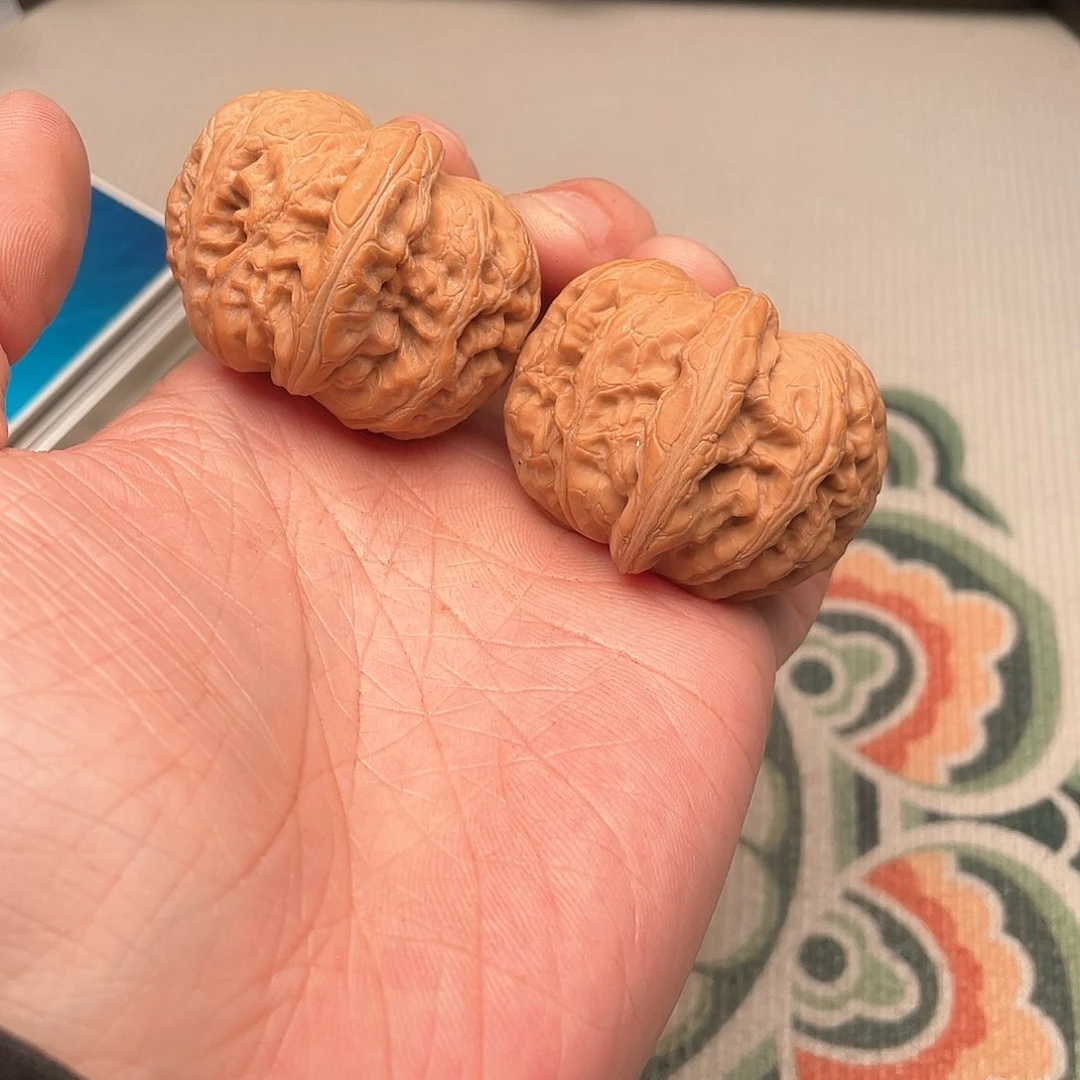 文玩核桃吊坠元宝