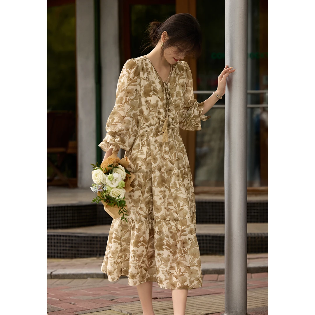 XWI/欣未2025年春季新款气质优雅流苏系带印花度假风连衣裙女B003