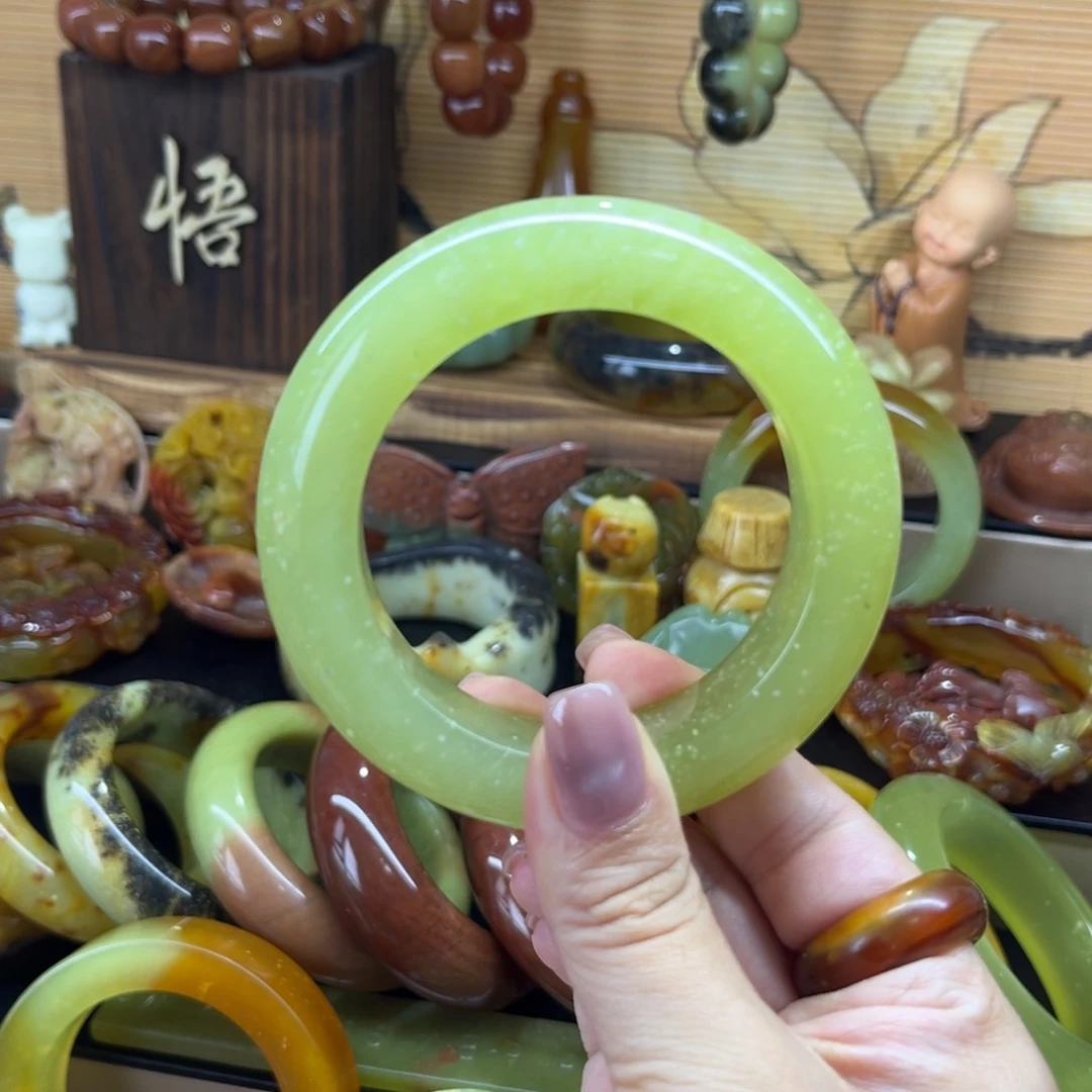 蛇纹石玉未镶嵌手镯