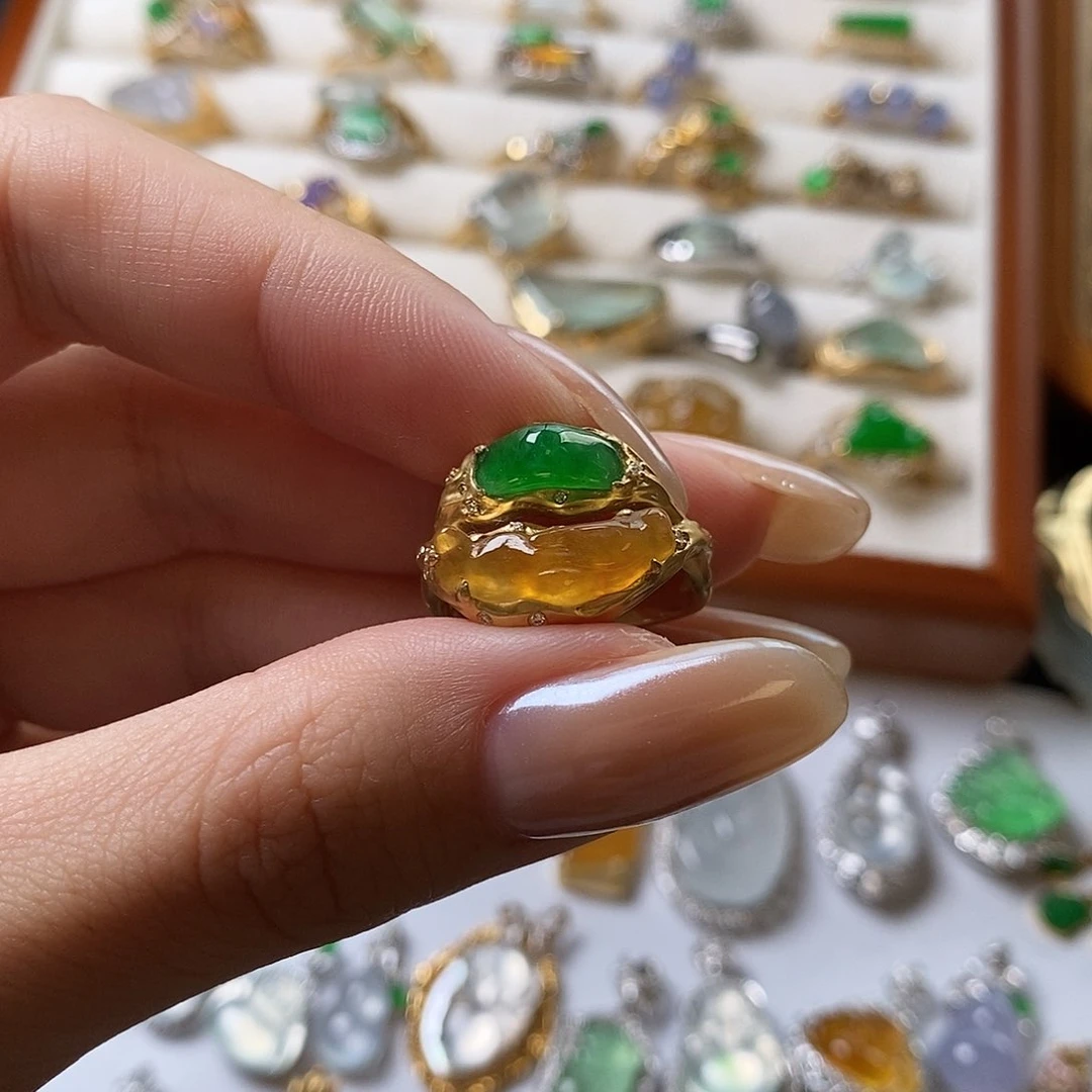 山***馆翡翠戒指18K金镶嵌黄加绿戒指 48小时鉴赏