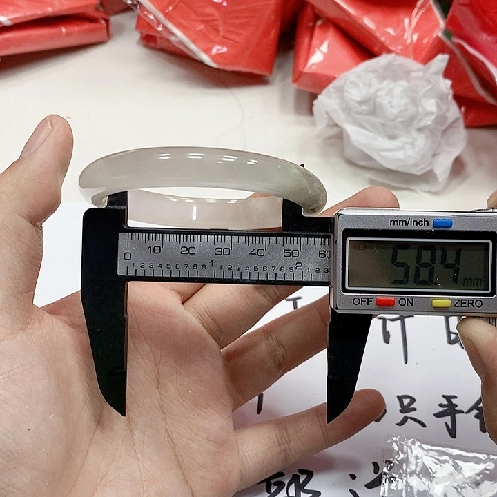 翡翠手镯未镶嵌115