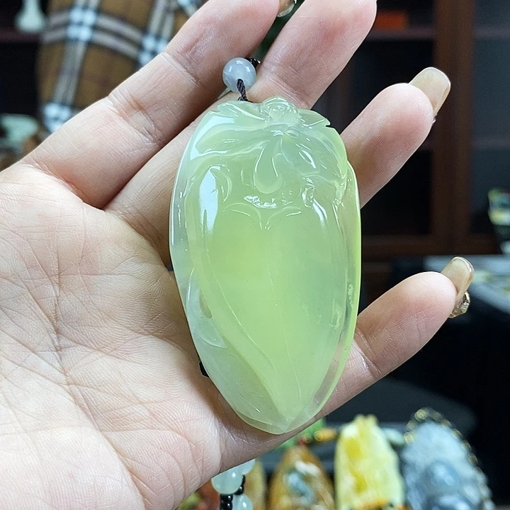 蛇纹石玉吊坠未镶嵌