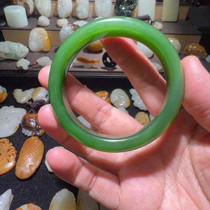 用***户和田玉未镶嵌颈饰