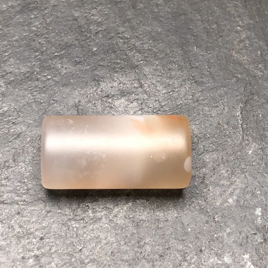 原矿川料南红玛瑙纯手工打磨尺寸19x9.5毫米