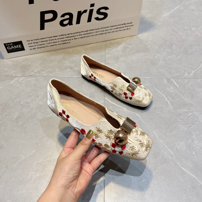 中式复古蝴蝶结平底单鞋女2025年夏季新款汉服方头绸缎古风绣花鞋