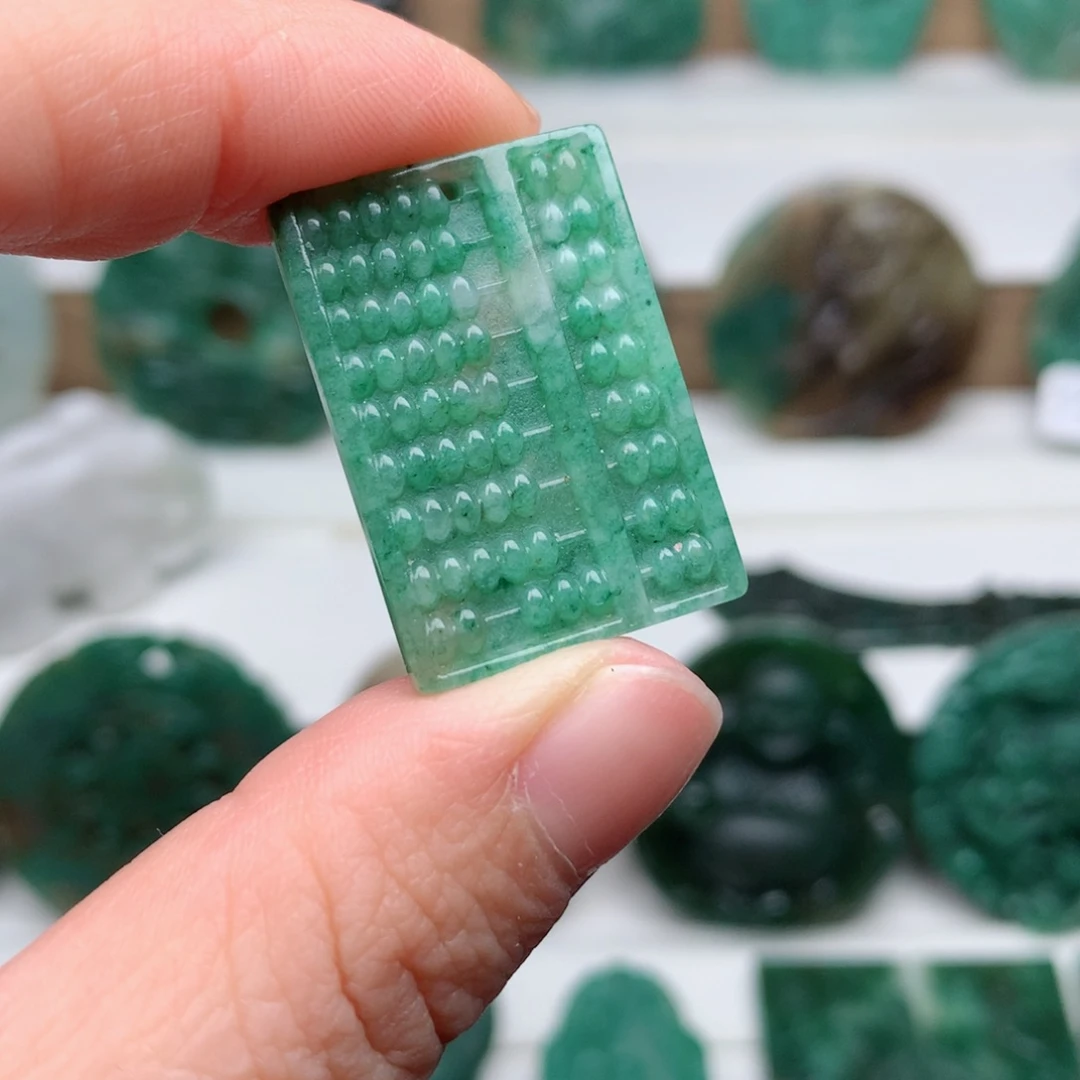 独山玉颈饰未镶嵌金*