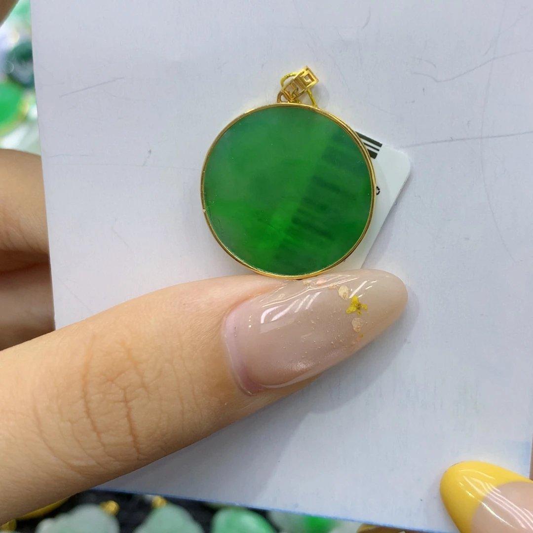 翡翠18K金镶嵌颈饰