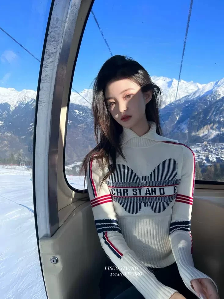 南油高定女装 秋冬显白时尚滑雪衣