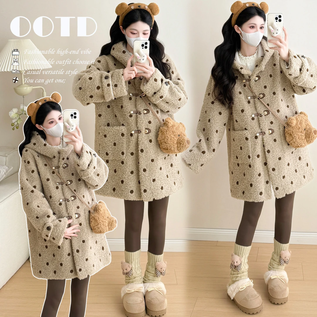 孕妇秋冬季波点羊羔毛外套女2025新款大码宽松遮肚子加厚连帽外套