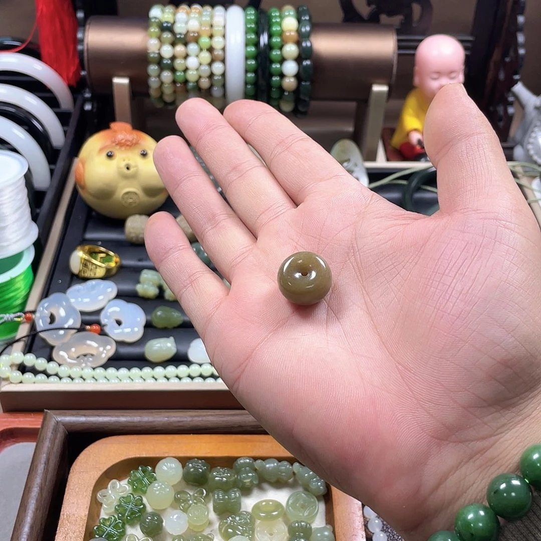 阿***'和田玉未镶嵌颈饰