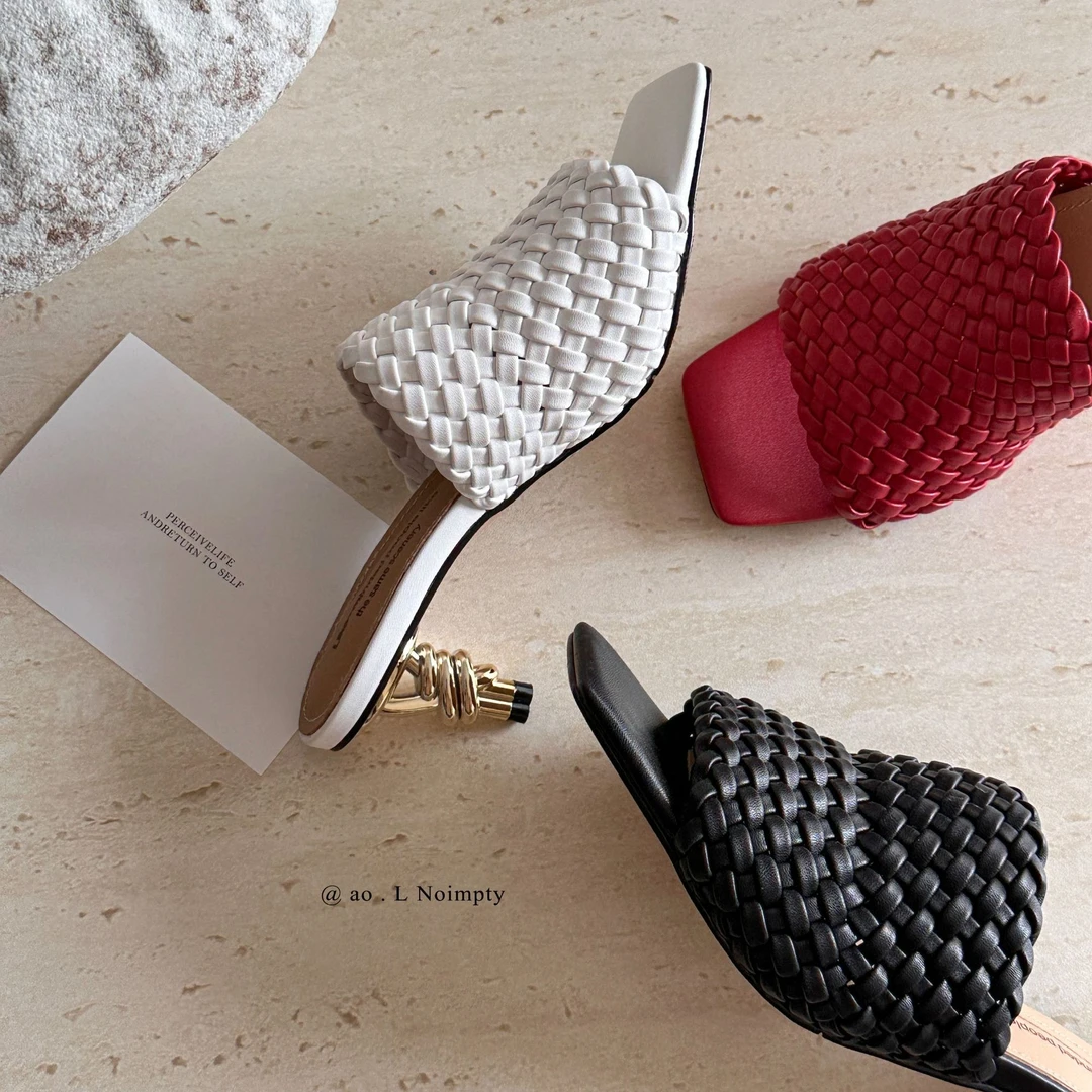 5.5cm牛皮女鞋凉鞋方头纯色网红格子露趾一字欧美风编织软底