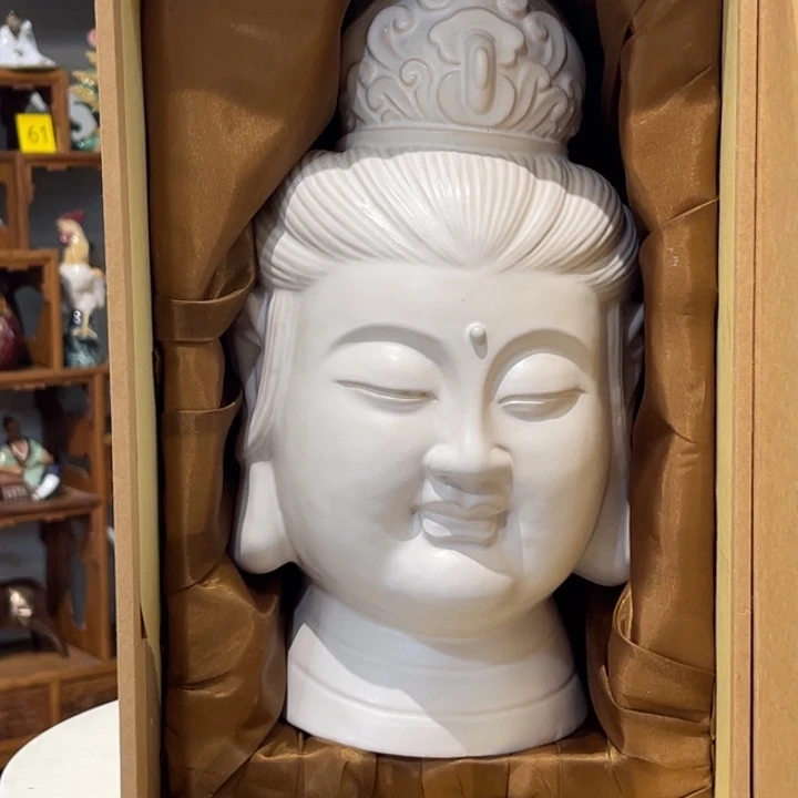 石湾公仔衬托盆景漂亮