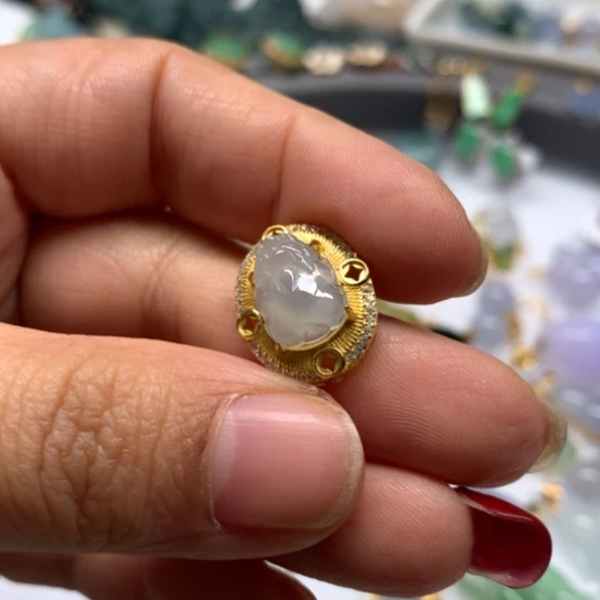 翡翠颈饰未镶嵌翡翠