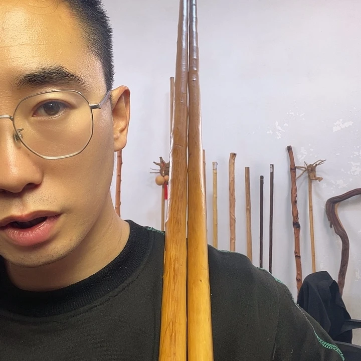 时***旧两个红栒子鞭杆轻微瑕疵