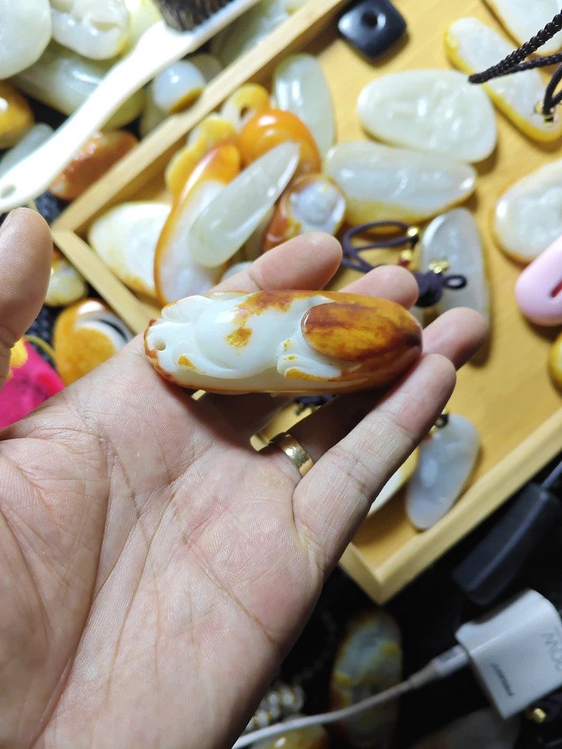 和田玉精品手把立体貔貅