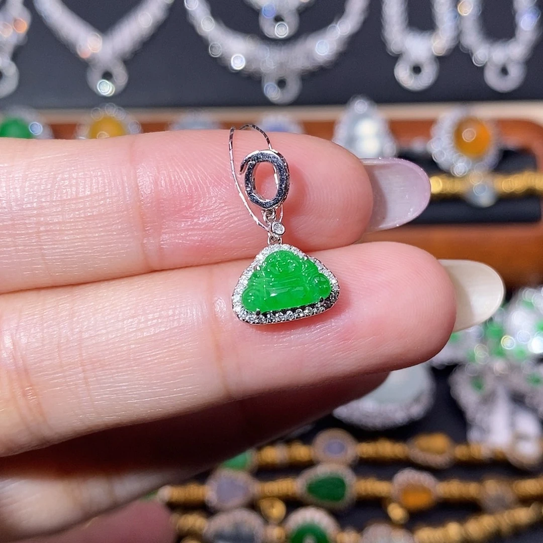 颈饰18K金镶嵌翡翠吊坠