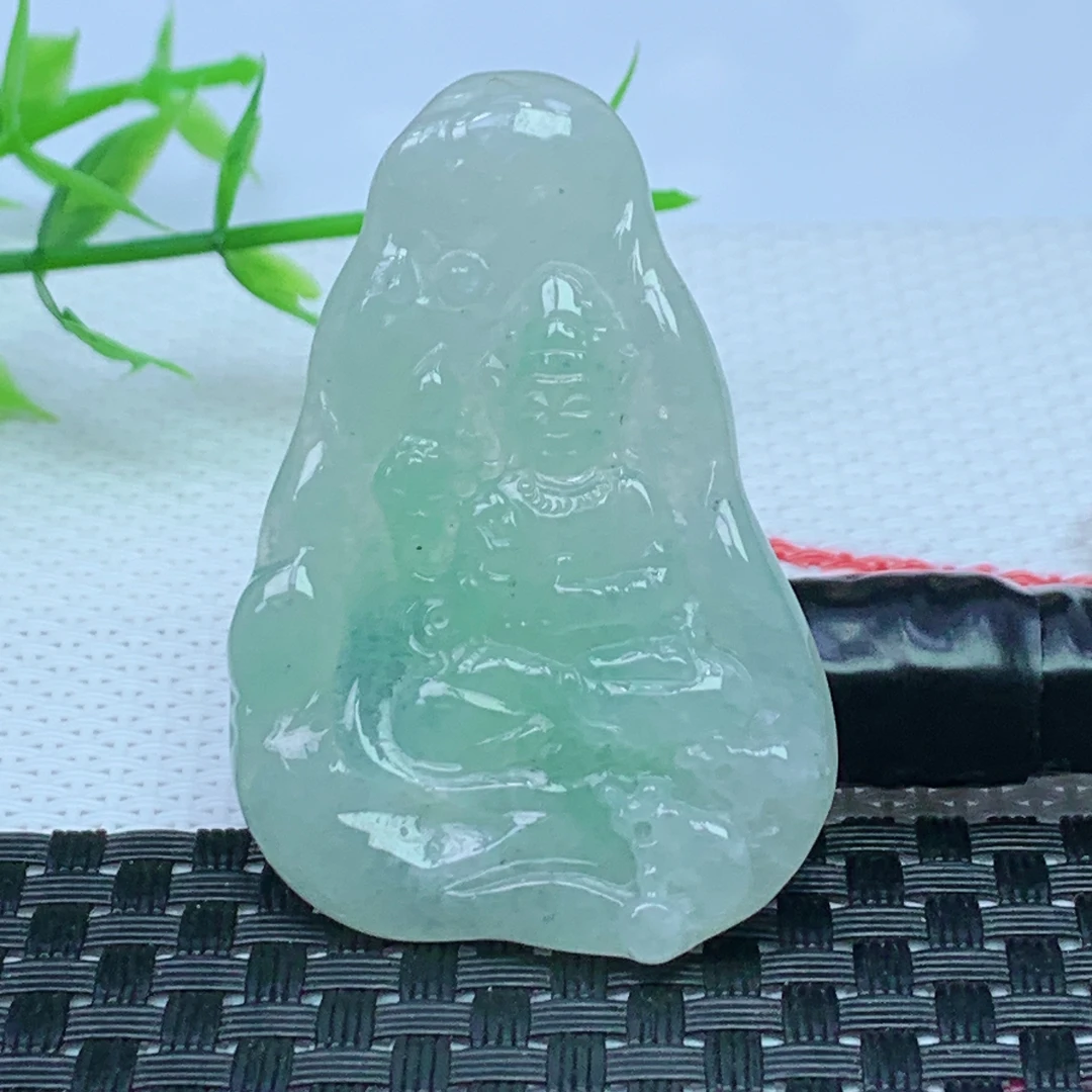 缅甸天然A货翡翠 浅绿观音牌吊坠 尺寸；50*33.6*5.2mm