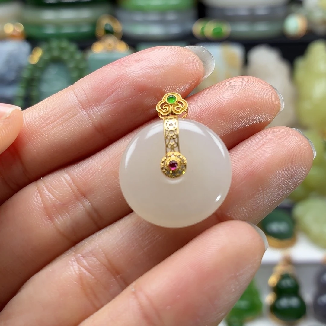 和田玉18K金镶嵌颈饰