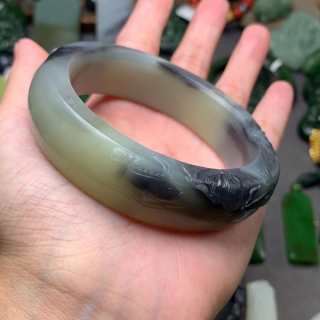 用***0和田玉未镶嵌颈饰