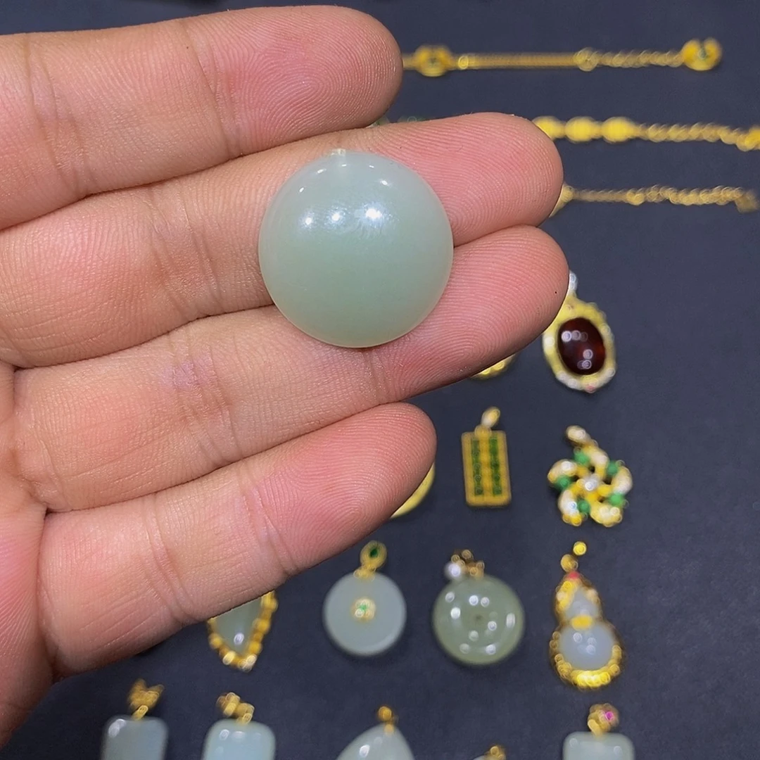 ****怪和田玉未镶嵌颈饰