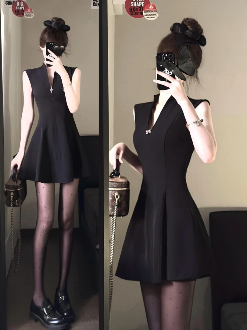 气质显瘦黑色收腰A字V领连衣裙女夏季穿搭法式高级感赫本风小黑裙