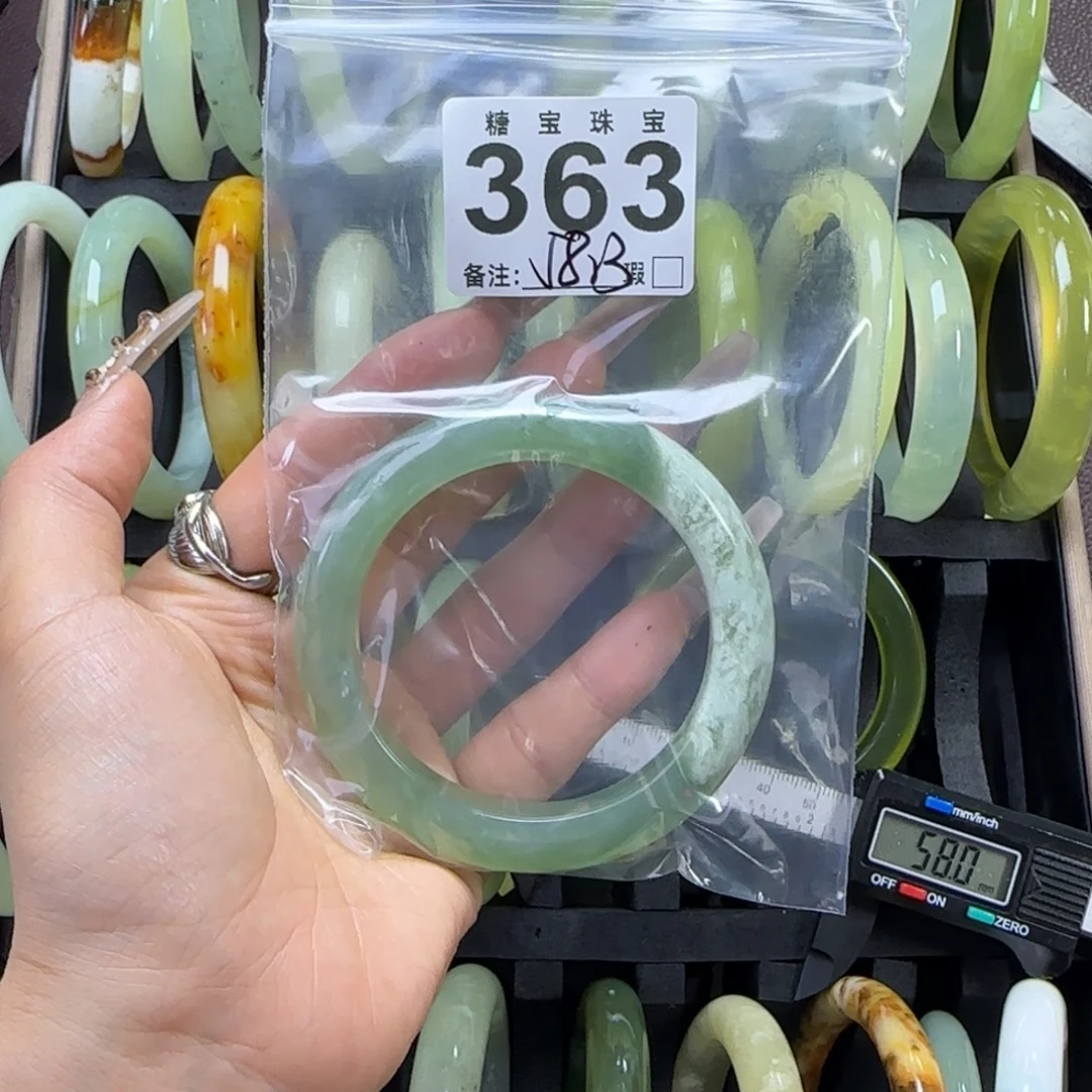 ·***·蛇纹石玉未镶嵌手镯