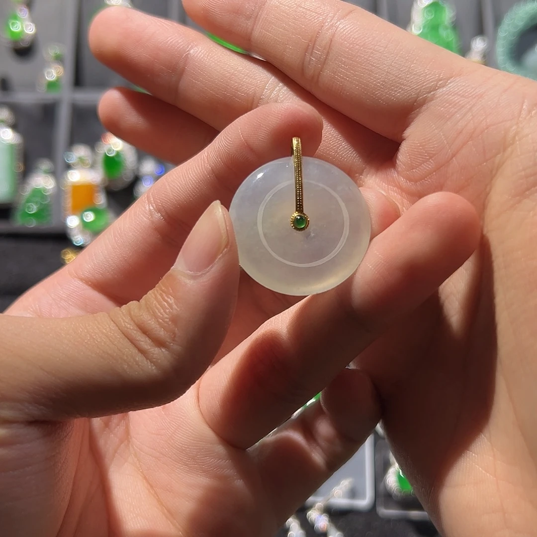 浠***a翡翠18K金镶嵌吊坠(不含链)