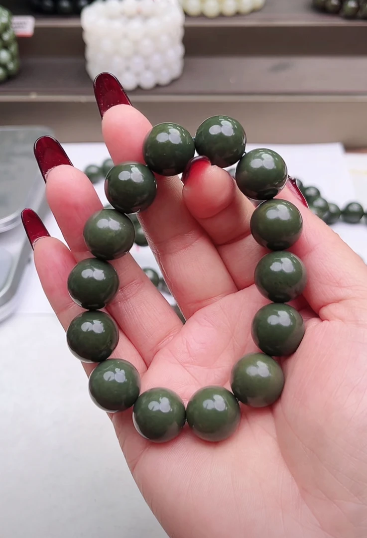 纯天然和田玉新疆沙枣青瓷青16