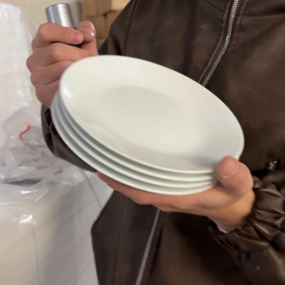 7英寸高白瓷吐骨碟4只微瑕