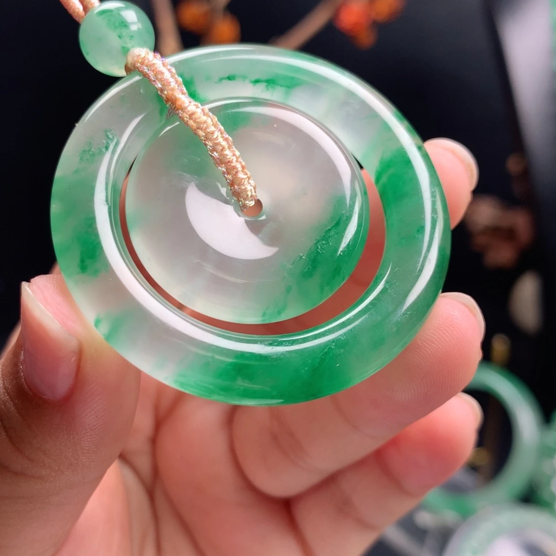 石英质玉未镶嵌吊坠