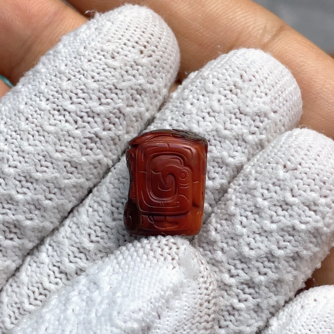 南红玛瑙未镶嵌颈饰玄鸟背云