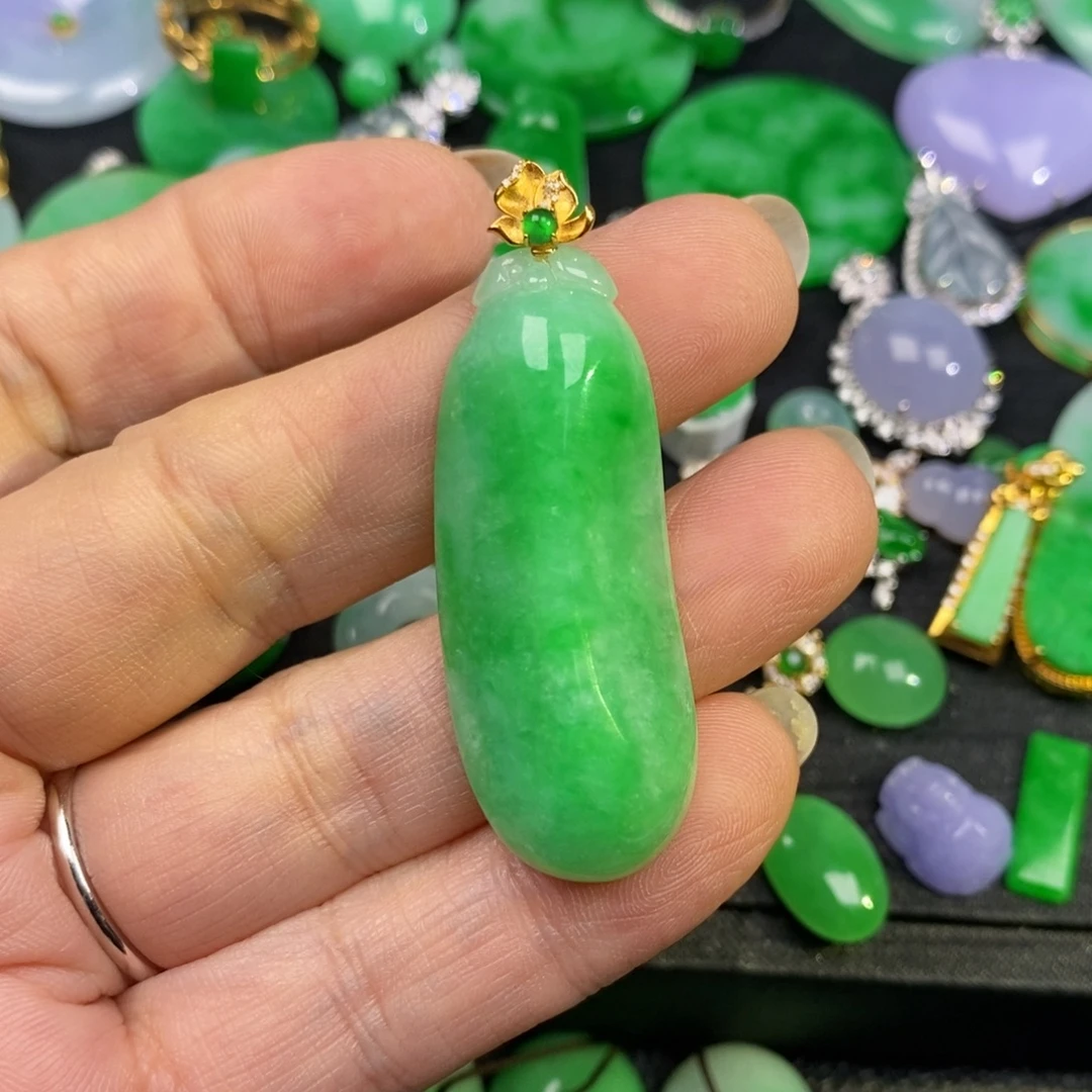 翡翠18K金镶嵌颈饰