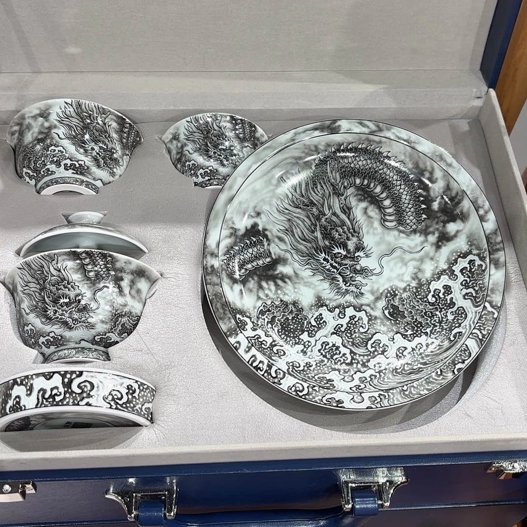 瓷片景德镇瓷器精品陈列